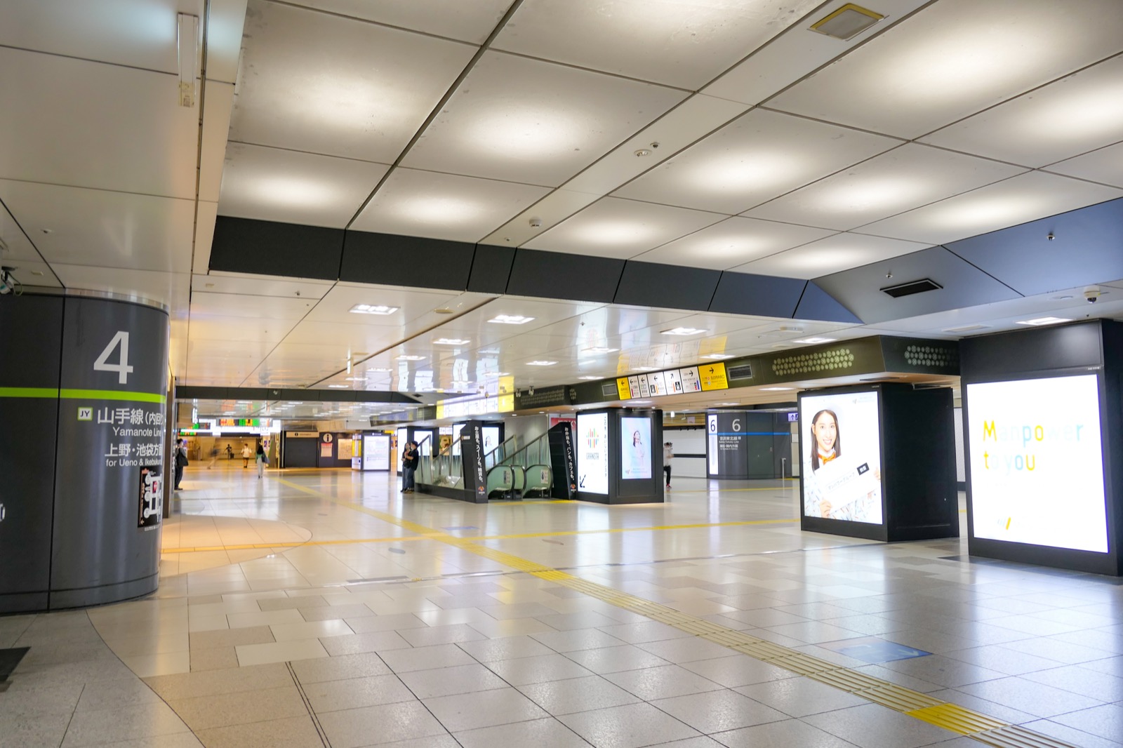 Stock orientation photo of a JR East concourse inside Tokyo Station.